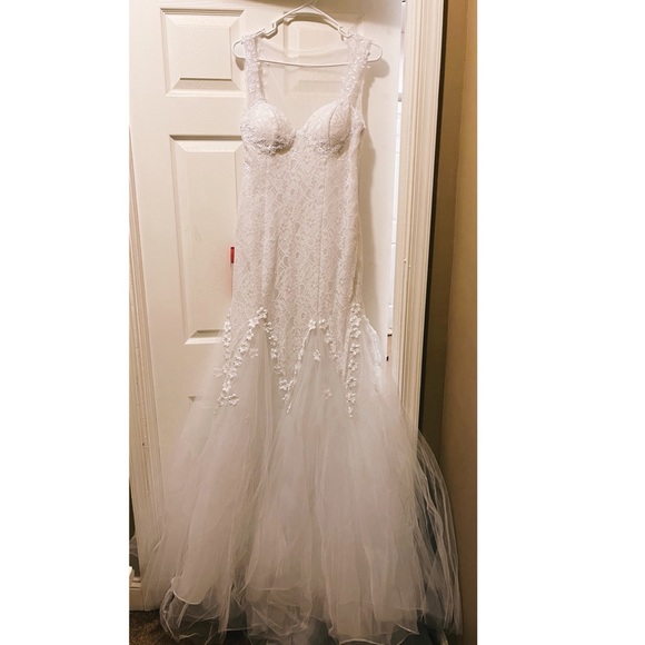 Dresses & Skirts - NWT Beautiful Mermaid White Wedding Dress/gown